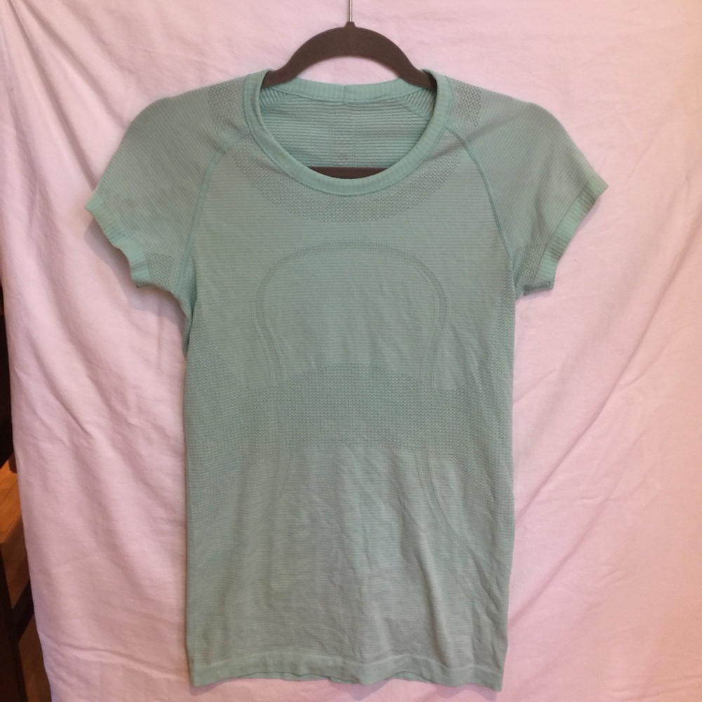Lululemon workout top